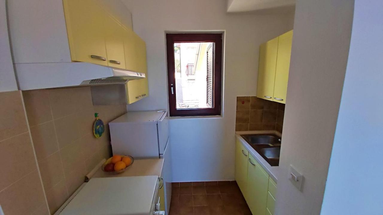 Apartment Roscic Omis Exterior photo