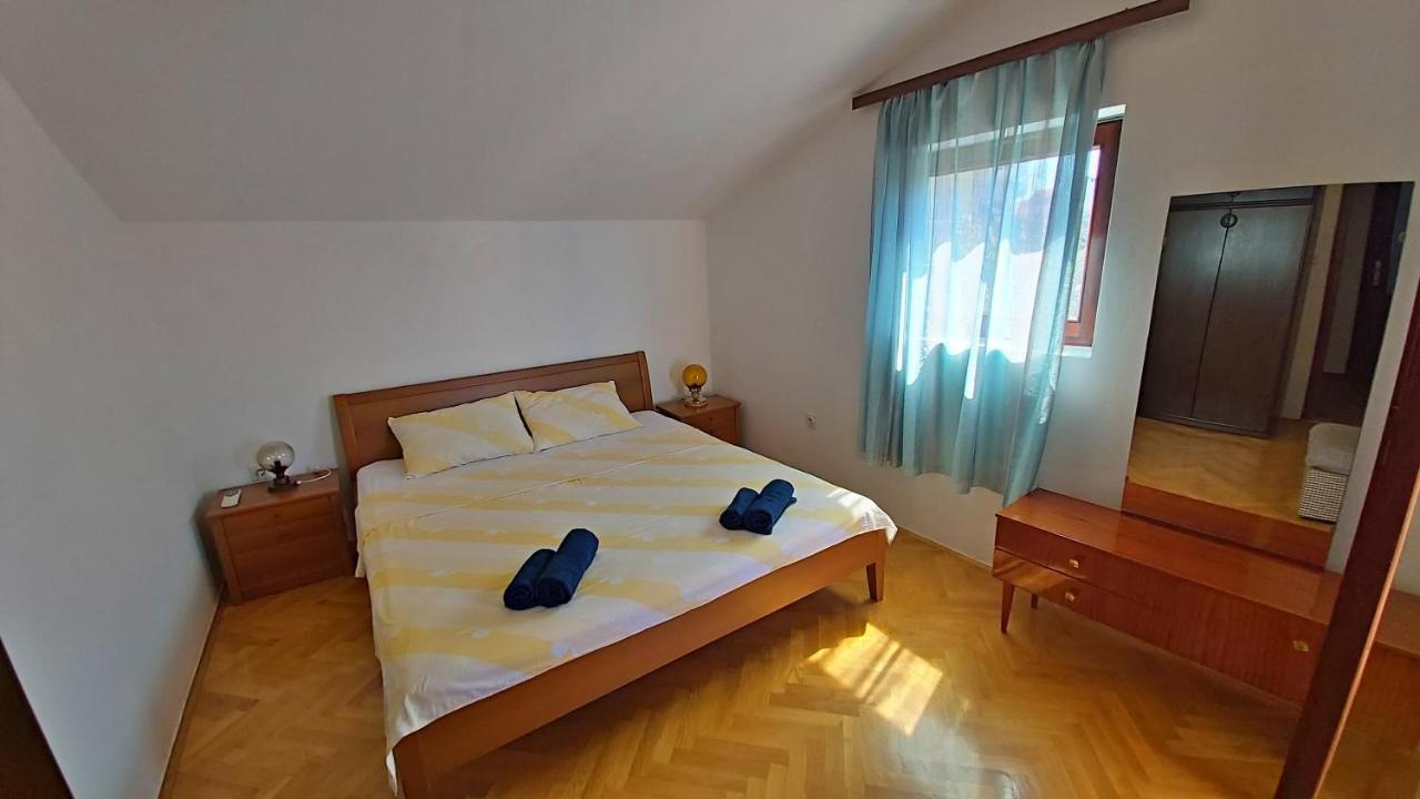 Apartment Roscic Omis Exterior photo